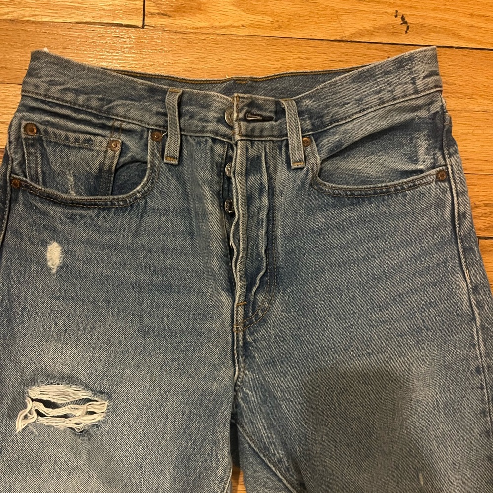 Levi ripped jeans